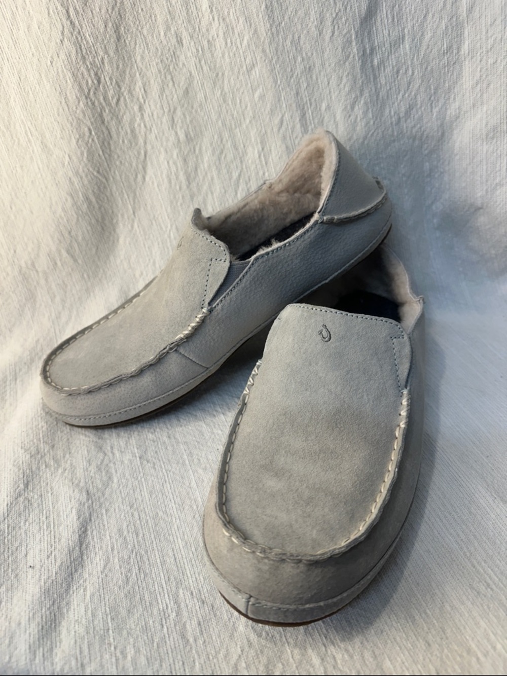 OluKai Women's Moloa Suede Slip-On Slippers - light gray W 10 EU 40